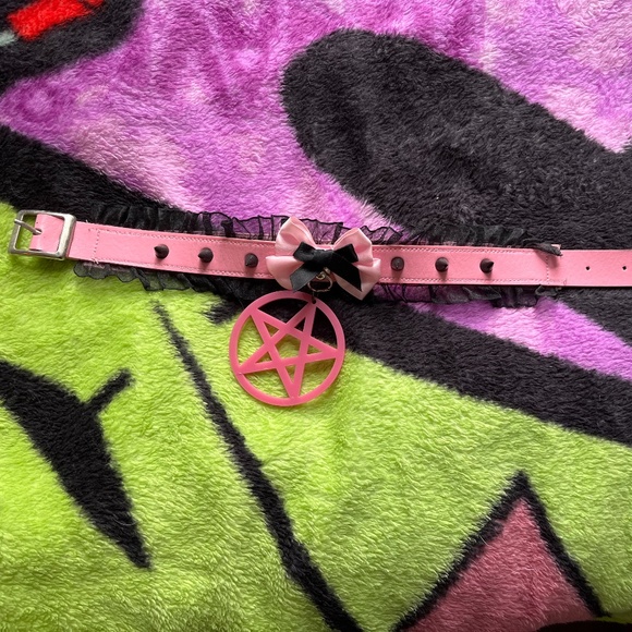 PINK PENTACLE CHOKER - Picture 1 of 3
